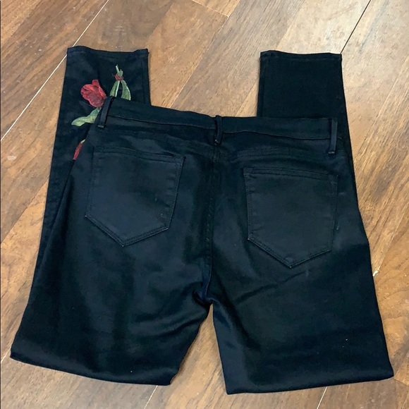 Aqua black embroidered jean size 29. - Picture 2 of 3